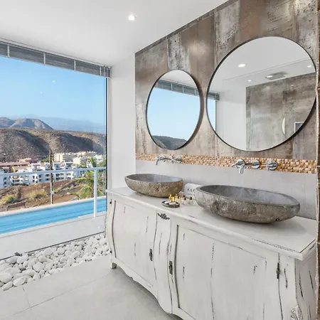 Karat Punta Rasca Villa